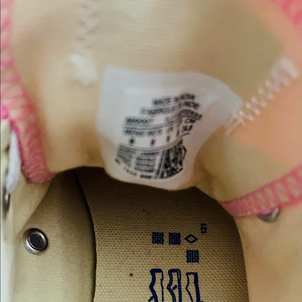 NWOT Bubblegum Pink Converse All Stars - Picture 3 of 5